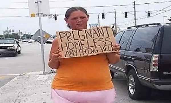 [Pics] Pregnant Beggar Was Asking for Help, But Then One Woman Followed Her