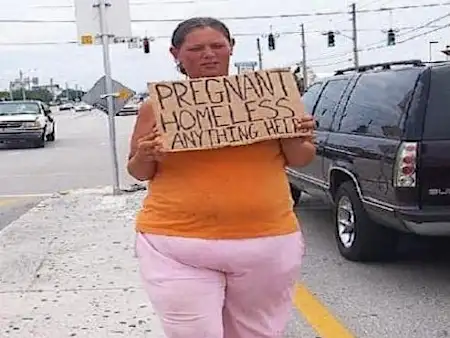 [Pics] Pregnant Beggar Was Asking for Help, But Then One Woman Followed Her