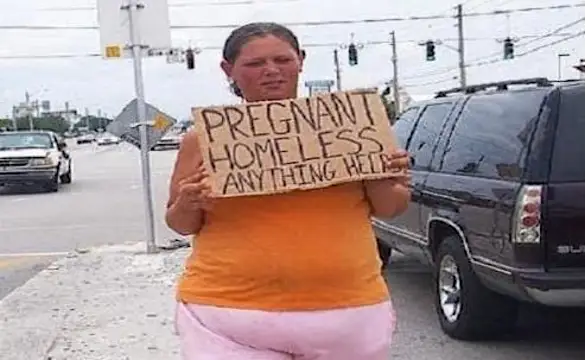 [Pics] Pregnant Beggar Was Asking for Help, But Then One Woman Followed Her