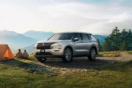 Finance the 2025 Mitsubishi Outlander PHEV ES S-AWC at 0%