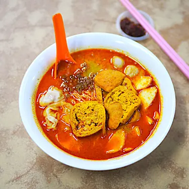 The early (and hungry) bird catches PJ Sea Park's awesome 4am Curry Noodles