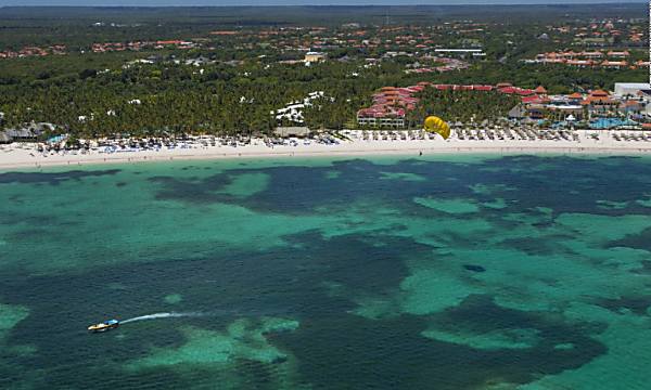 An American tourist says she's noticed changes at the Dominican Republic resort where two guests have died