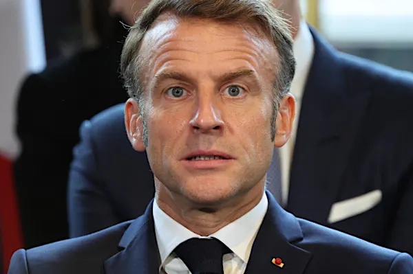 «Μάντεψε τι!»: Ο Μακρόν τηλεφωνεί στον Τραμπ αφού εμποδίστηκε από προεδρική συνοδεία