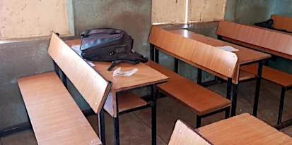 Έντονη μάχη πυροβόλων όπλων αναφέρθηκε καθώς οι ένοπλοι έπληξαν ένα σχολείο στη βόρεια Νιγηρία Έντονη μάχη πυροβόλων όπλων αναφέρθηκε καθώς οι ένοπλοι έπληξαν ένα σχολείο στη βόρεια Νιγηρία