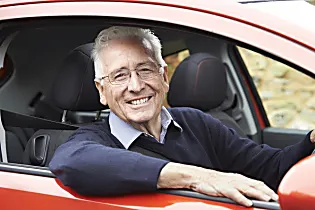 Assicurazione auto senior: il costo potrebbe sorprenderti