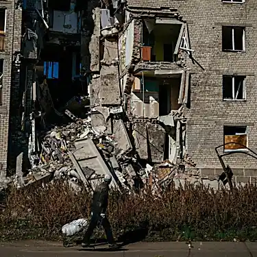 Οι ρωσικές δυνάμεις εντείνουν τους βομβαρδισμούς της στρατηγικής ανατολικής πόλης Μπαχμούτ της Ουκρανίας