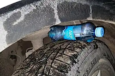 [Gallery] Always Put a Plastic Bottle on Your Tires when Parked, Here's Why