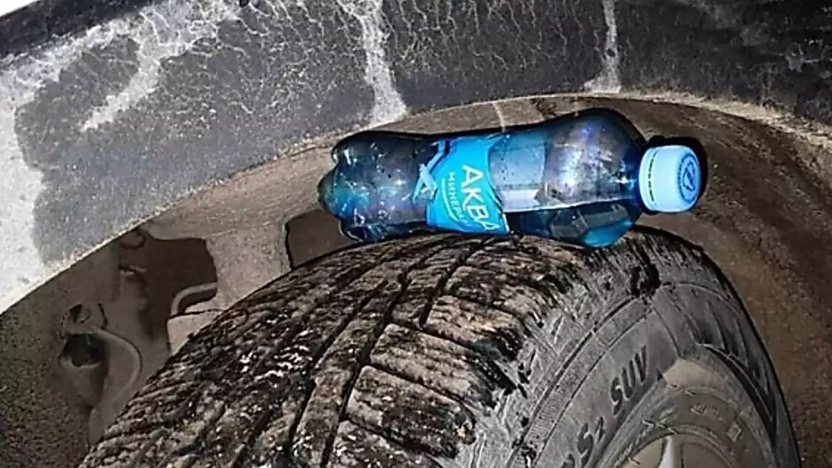 [Gallery] Always Put a Plastic Bottle on Your Tires when Parked, Here's Why