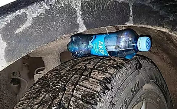 [Gallery] Always Put a Plastic Bottle on Your Tires when Parked, Here's Why