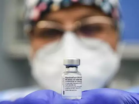 Covid, "con altri vaccini immunità di gregge prima dell'estate"