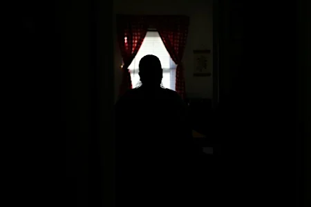 「這太不人道了」：在明尼阿波利斯，一個移民家庭已被困兩個月。