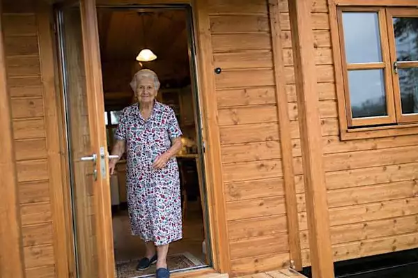 This 87-Year-Old Woman Lives in a 27 m2 House - Take a Look Inside! This 87-Year-Old Woman Lives in a 27 m2 House - Take a Look Inside!