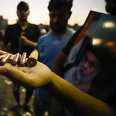 Φονική βία ξέσπασε στο Ιράκ καθώς ο σιίτης κληρικός Moqtada Sadr παραιτείται από την πολιτική