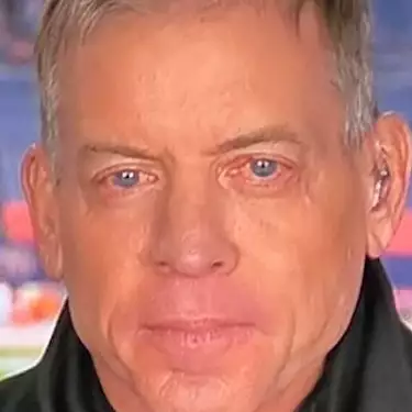 Troy Aikman worries NFL fans again with appearance