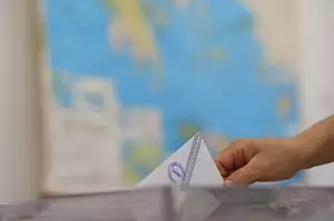 Δημοσκόπηση MRB: Πρώτη με διαφορά η ΝΔ, χάνει τη 2η θέση η Πλεύση - Ο φόβος το κυρίαρχο συναίσθημα