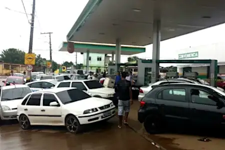 Posto de gasolina de Ribeirão Preto é palco de confusão após homem promover aparelho inusitado