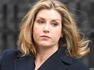 Η Penny Mordaunt πέφτει στη συντηρητική ιδέα της ηγεσίας στην επίθεση σε «συνηθισμένη κουρασμένη ρουτίνα»