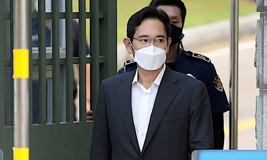 Samsung chief Lee Jae-yong leaves prison on parole