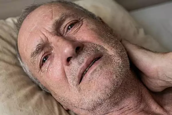 Side Sleepers Get Achy Shoulders, Few Know This "Side Sleeper" Trick
