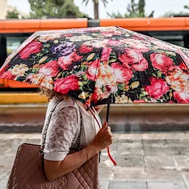 Καιρός / Σήμερα λιακάδα και από αύριο μίνι φθινόπωρο