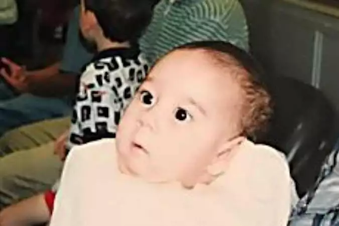 手と足がない障害を持った捨て子の赤ちゃんの壮絶な運命の実話! 手と足がない障害を持った捨て子の赤ちゃんの壮絶な運命の実話!