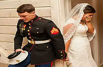 [Pics] Minutes Before Wedding, Bride Grabs Groom’s Shaky Hand And Realizes The Truth About Him