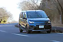 『Doblò』の特徴をモータージャーナリスト嶋田智之氏が動画で解説 〜走行性能編〜