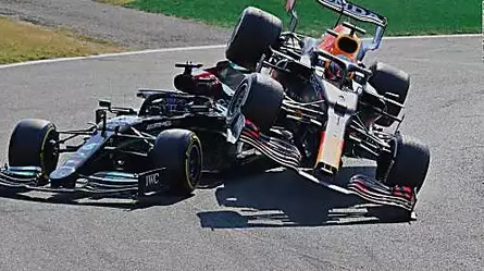 ¿Quién fue el responsable en el aparatoso choque entre Verstappen y Hamilton? | Video