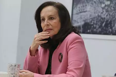 Οι... λοξές ματιές προς ΝΔ φέρνουν «πονοκέφαλο» στο ΠΑΣΟΚ: Τα μηνύματα Διαμαντοπούλου - Γερουλάνου Οι... λοξές ματιές προς ΝΔ φέρνουν «πονοκέφαλο» στο ΠΑΣΟΚ: Τα μηνύματα Διαμαντοπούλου - Γερουλάνου