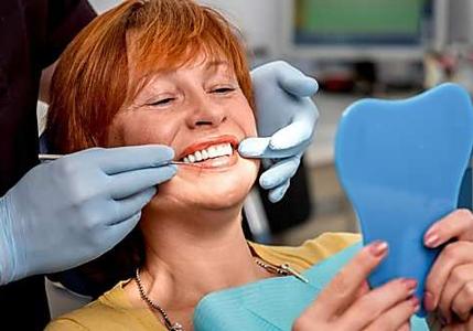 Gli impianti dentali per anziani potrebbero sorprendervi