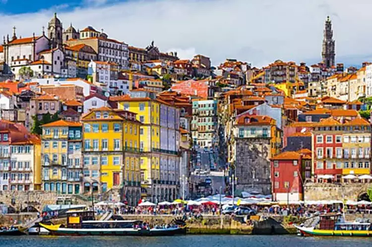 £179pp – 4-star Porto city break w/flights & breakfast