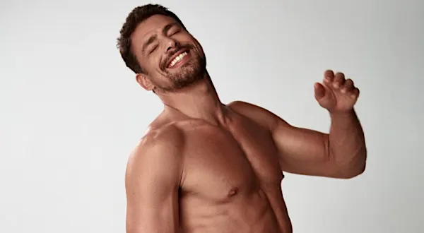 Cauã Reymond posta foto de cueca e pênis gigante faz web surtar