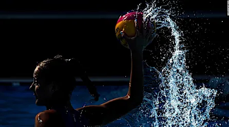 Selección femenina de waterpolo de EE.UU., oro sobre el agua | Video
