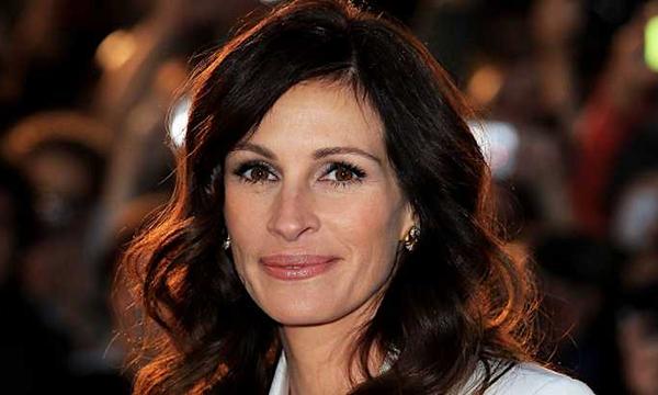 [Pics] Julia Roberts' Daughter Turns 16 And Is The Spitting Image Of Her Mom