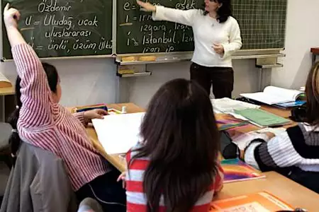 Γερμανία: Δασκάλα δηλώνει άρρωστη επί 17 χρόνια, αλλά διεκδικεί πλήρη μισθό - Έρευνα για απάτη