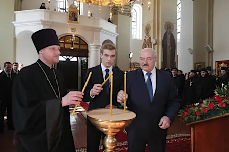 Lukashenko é reeleito e fala em 'ameaça de guerra civil' na Bielo-Rússia