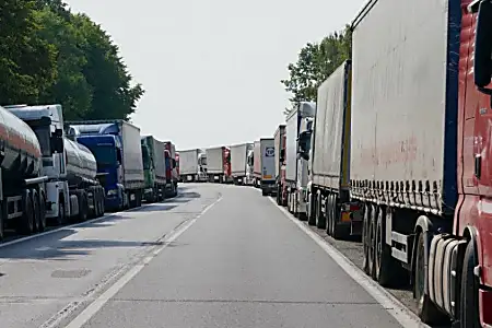 Σύνορα Ουκρανίας - Πολωνίας: Ουρές φορτηγών μήκους 45 χιλιομέτρων