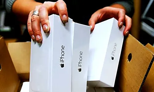 Πώς οι άνθρωποι παίρνουν το νέο iPhone X μόνο για 1 €