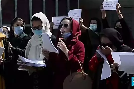 Les femmes dans les rues de Kaboul pour revendiquer leurs droits sous le régime taliban