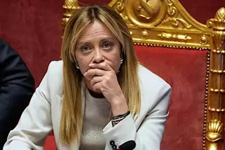 Η Μελόνι συμπαραστέκεται στον Πάπα για την κατάσταση της υγείας του