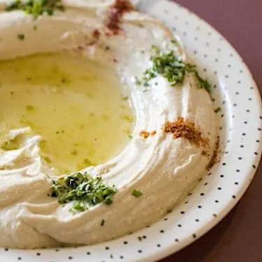 Οι Άραβες μποϊκοτάρουν τον Hummus Abu Shaker στη Χάιφα για δωρεά τροφίμων σε στρατιώτες