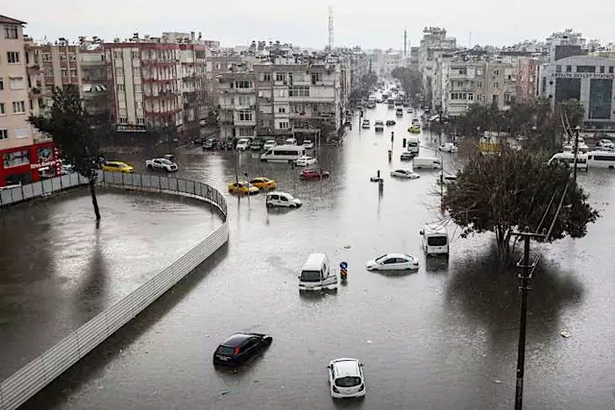 Βροχή 27 ετών μέσα σε 24 ώρες έπεσε στην Τουρκία Βροχή 27 ετών μέσα σε 24 ώρες έπεσε στην Τουρκία