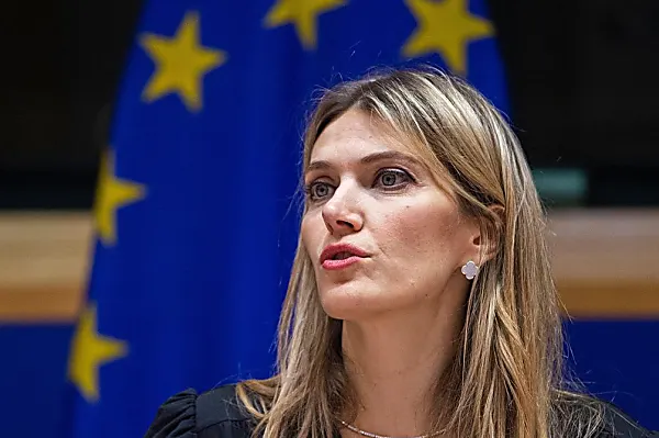 Υποψίες για διαφθορά στο Ευρωπαϊκό Κοινοβούλιο: Η Εύα Καϊλή αρνείται ότι γνώριζε «την ύπαρξη των χρημάτων» που βρέθηκαν στο σπίτι της