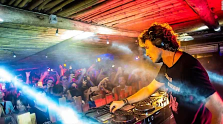 Hernán Cattaneo: La música está diseñada a propósito para que muevas la cadera | Video