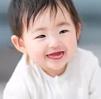子どもが熱を出すたび、仕事か看病か。ひとり親を襲う「預け先がない」壁