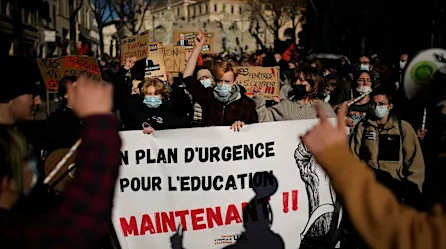 Educación y desconexión política, dos caras de la juventud francesa frente a los comicios