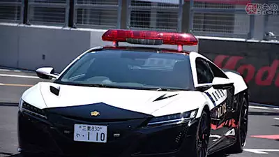 三重県警も仲間入り!? 逃げきり不可能な世界の「スーパーパトカー」たち 押収フェラーリ転用はどこの国？（1/3 ページ）