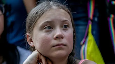 Unbekannte hängen in Rom Greta-Thunberg-Puppe von Brücke