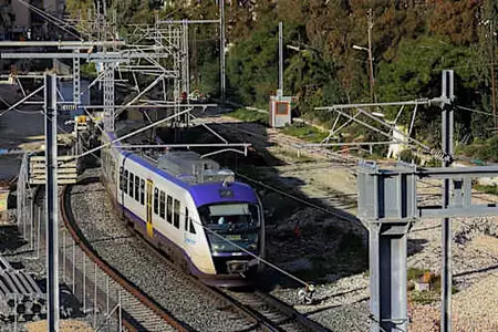Μέγαρα: Χωρίς τις αισθήσεις της απεγκλωβίστηκε γυναίκα από συρμό του Προαστιακού Μέγαρα: Χωρίς τις αισθήσεις της απεγκλωβίστηκε γυναίκα από συρμό του Προαστιακού