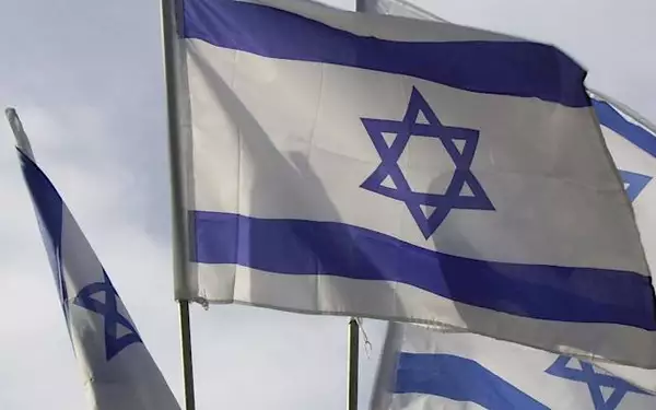 Réglementer le statut des Israéliens séjournant à l'étranger pour quelque raison que ce soit devant les autorités militaires